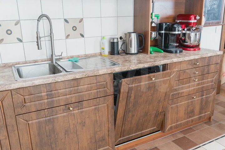 3-к. квартира, 104,5 м², 2/4 эт.