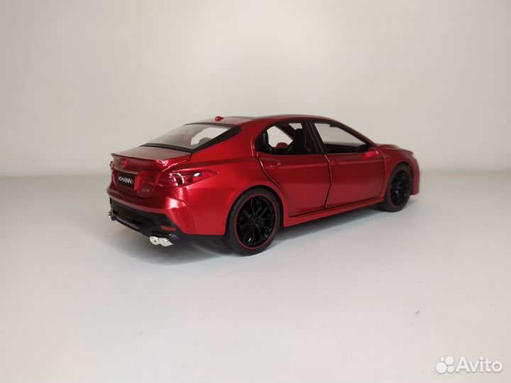 Модель Toyota Camry 1:24