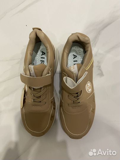 Кроссовки детские новые