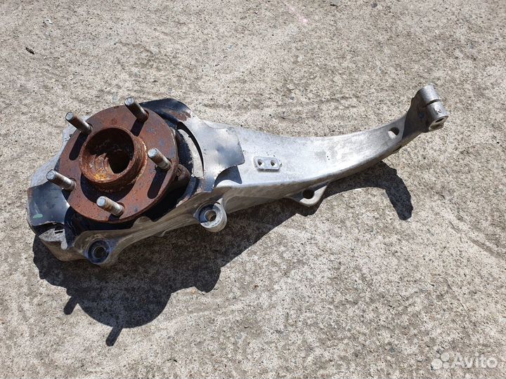 Кулак передний правый (Ступица ) для Nissan Fuga