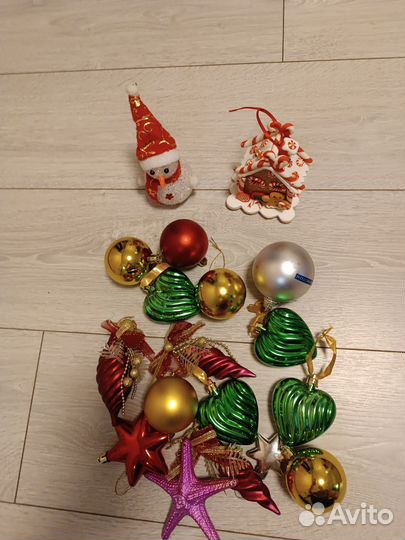 Новогодние украшения и мишура