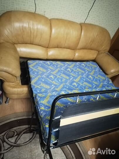 Кожаный диван бу
