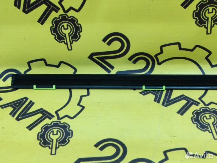 Молдинг стекла (на дверь) передний правый Honda