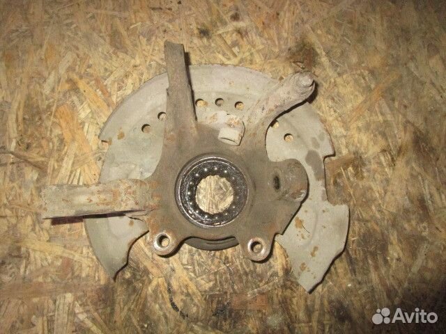 Кулак поворотный передний правый Nissan Maxima (J3