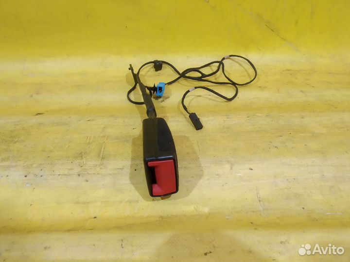 Ответная часть ремня безопасности VW Tiguan 1