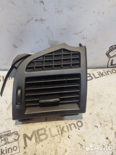 Дефлектор воздушный передний правый Mercedes W221