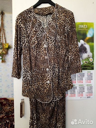 Платья и костюмы женские