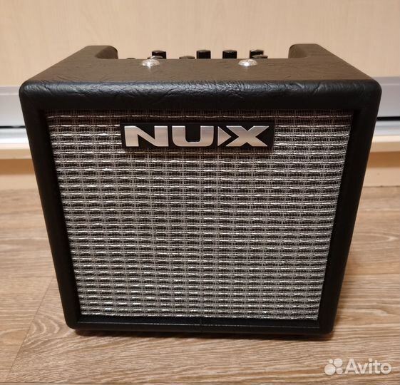 Цифровой комбоусилитель Nux Mighty-8BT гитарный