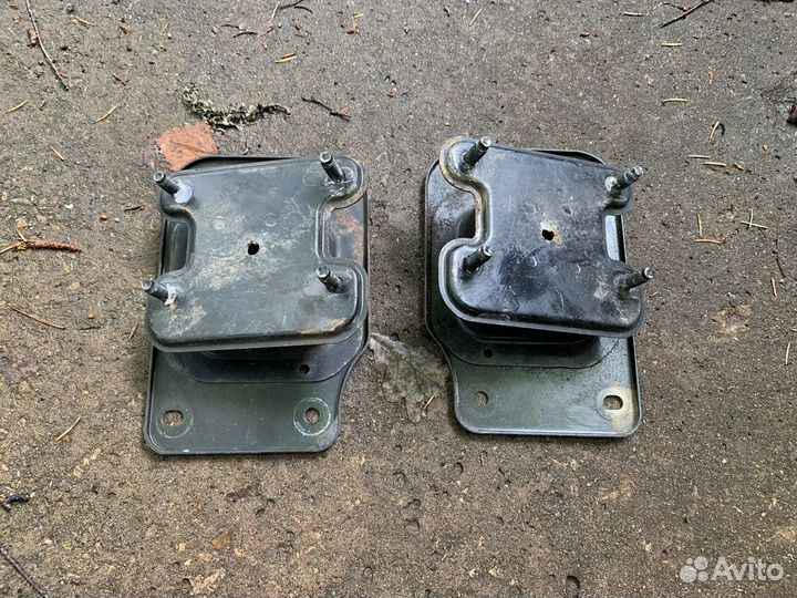 Infiniti fx35 fx45 кронштейн усилителя задний