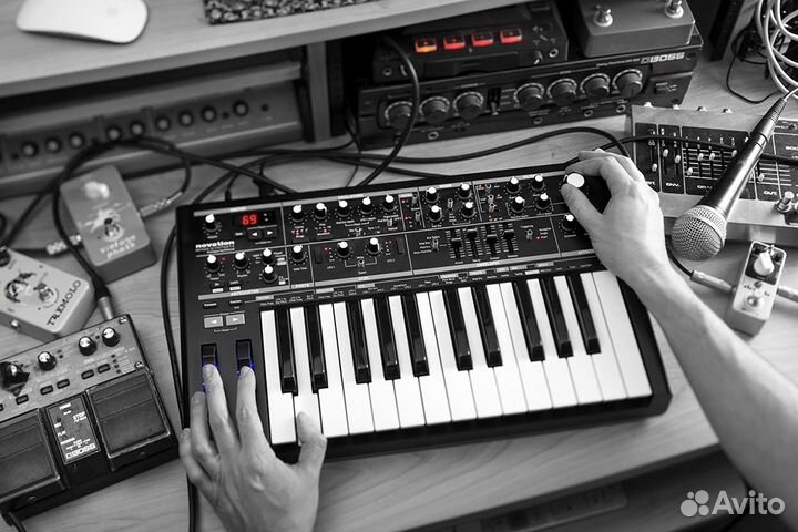 Novation Bass Station II аналоговый сиснтезатор