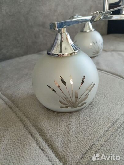 Люстра потолочная на 3 лампы в отличном состоянии