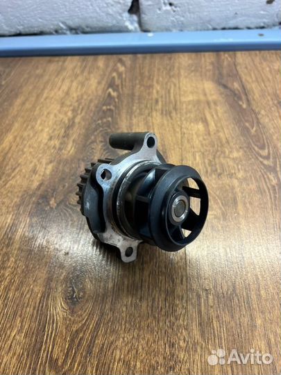 Помпа водяная Volkswagen Passat B5 седан 1.8 1997