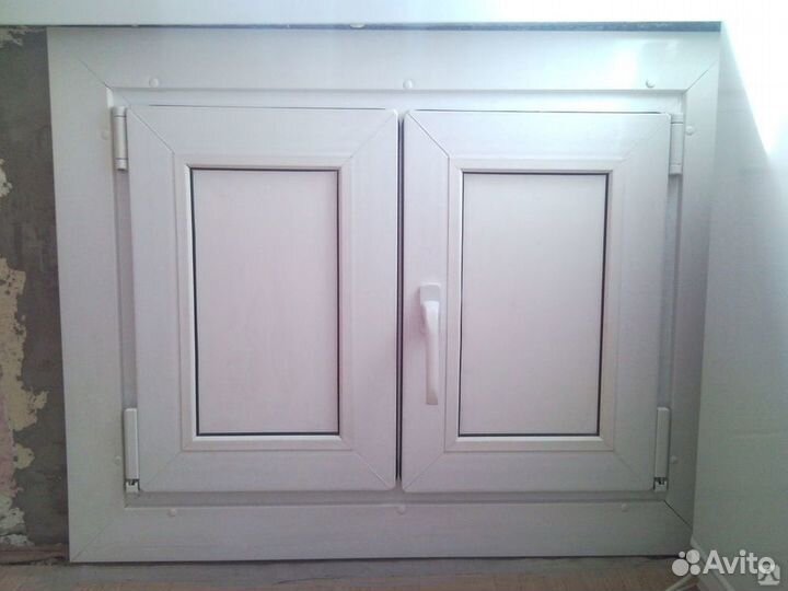 Холодильник под окном