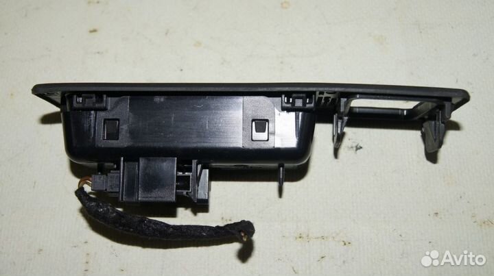 Кнопка отпирания на крышке багажника BMW 320i F30