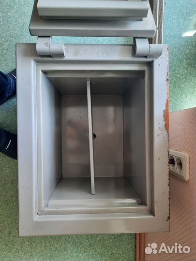 Сейф с электронным замком