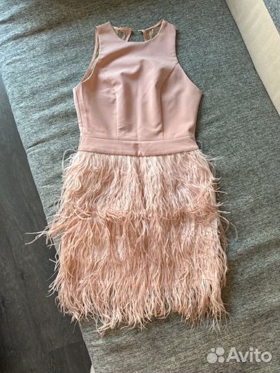 Платье женское с перьями