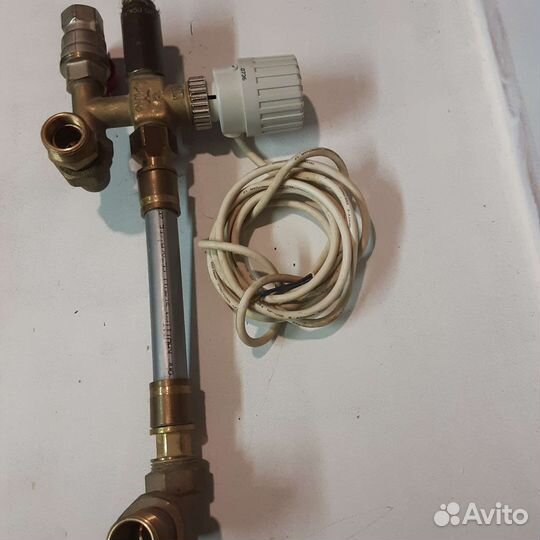 Узел с приводом для фанкойлов