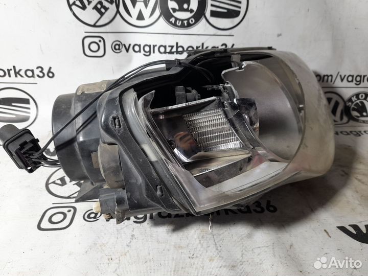 Фара правая VW Passat B6 с дефектами
