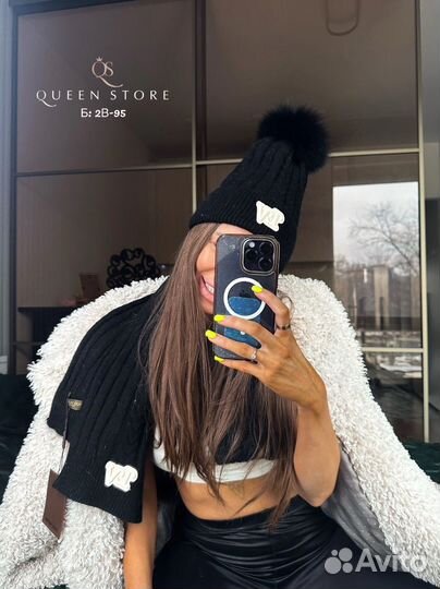 Комплект шапка с помпоном и шарфик с логотипом