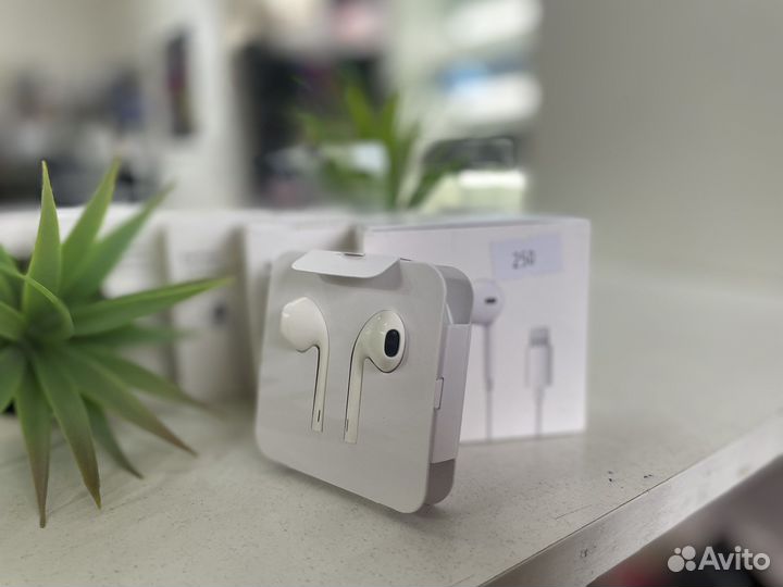 Наушники проводные с Lightning (новые, гарантия)