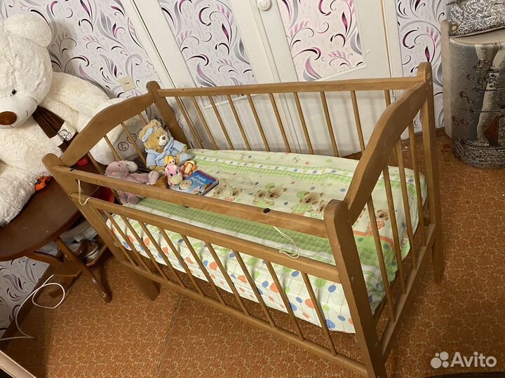 Кроватка детская деревянная