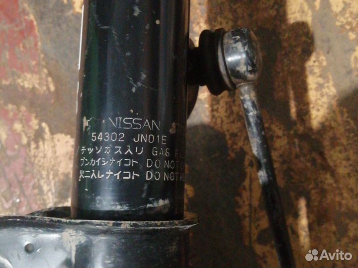 Амортизаторы передние Nissan Teana