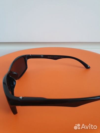 Новые солнцезащитные очки для мальчика