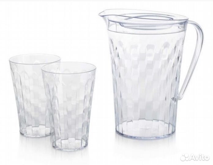 Кувшин и стаканы