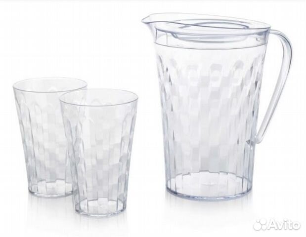 Кувшин и стаканы