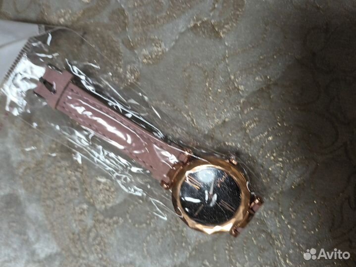 Часы женские новые