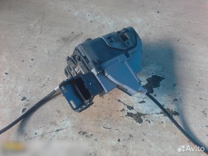 Замок двери задней левой Peugeot 308 I 2007-2015