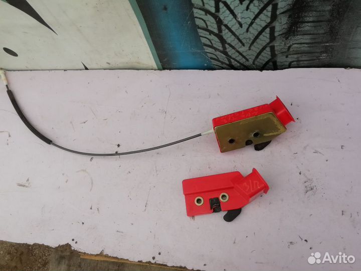 Замок спинки заднего сиденья правый Форд Фокус 1