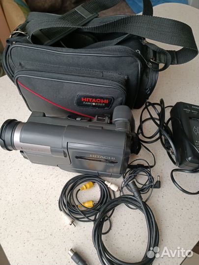 Видеокамера hitachi VM-E220E