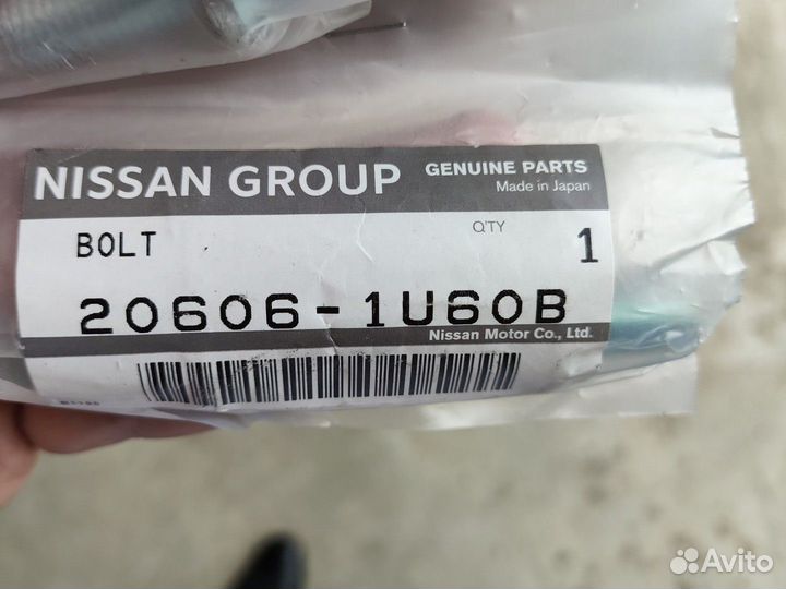 Болты крепежные комплект nissan G15. 20606-1U60B