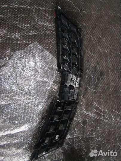 Решетка радиатора Nissan Tiida