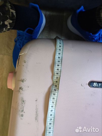 Чемодан на колесах пластиковый бу