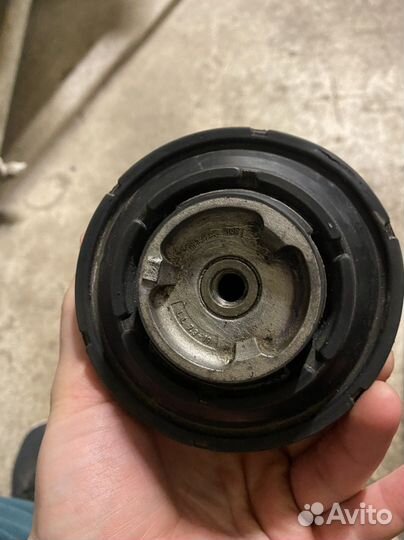 Подушка мотора mercedes 216