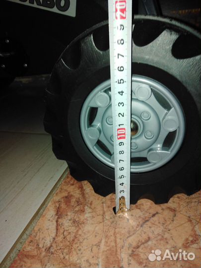 Продаётся трактор на педалях