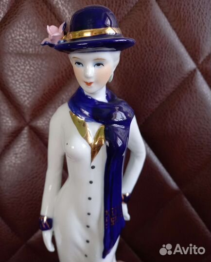 Фарфоровая статуэтка