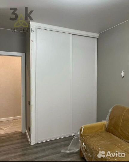 Распашной шкаф в спальню