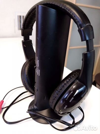 Беспроводные наушники со станцией