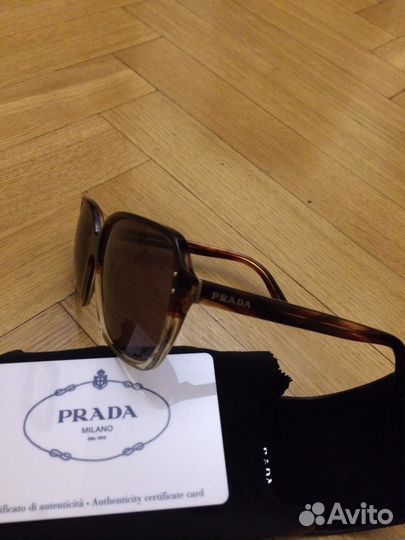 Очки солнцезащитные Prada