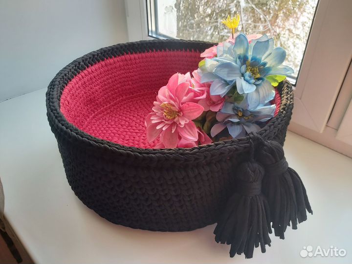 Лежанка вязанная для кошек