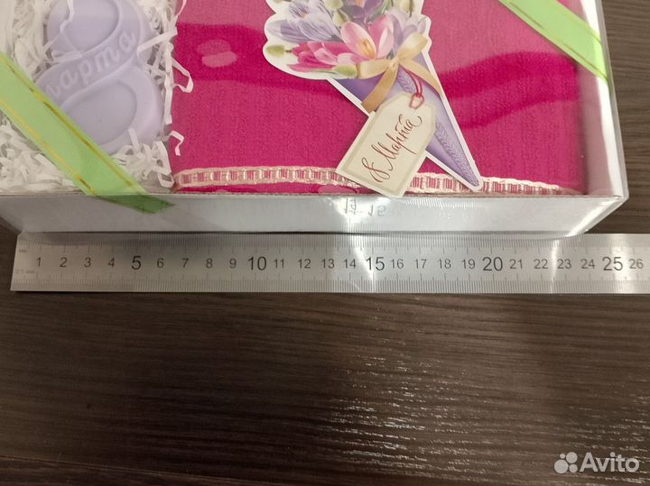 Подарки для женщин на 8 марта