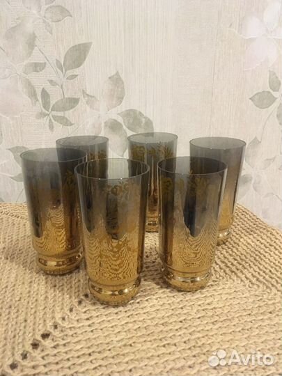 Стаканы из стекла золотые полупрозрачные