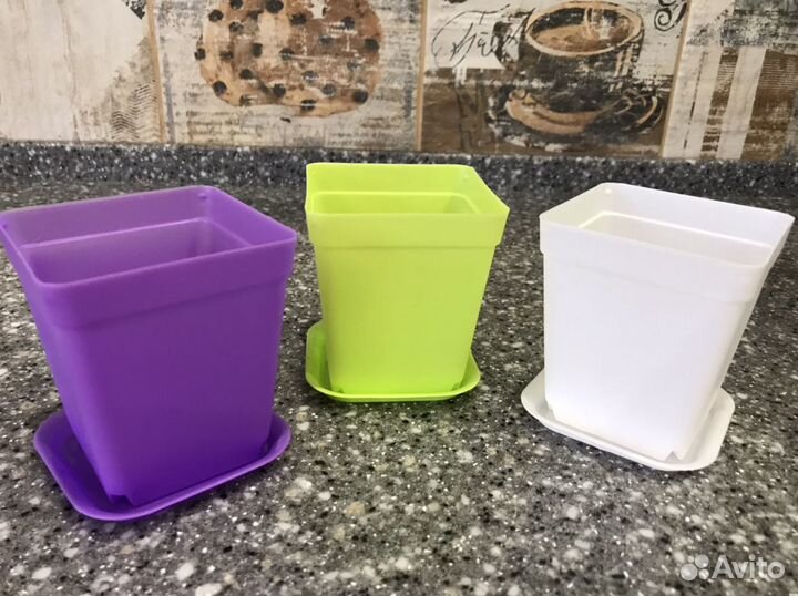 Пластиковый горшок для цветов с поддоном (6,5*8 см