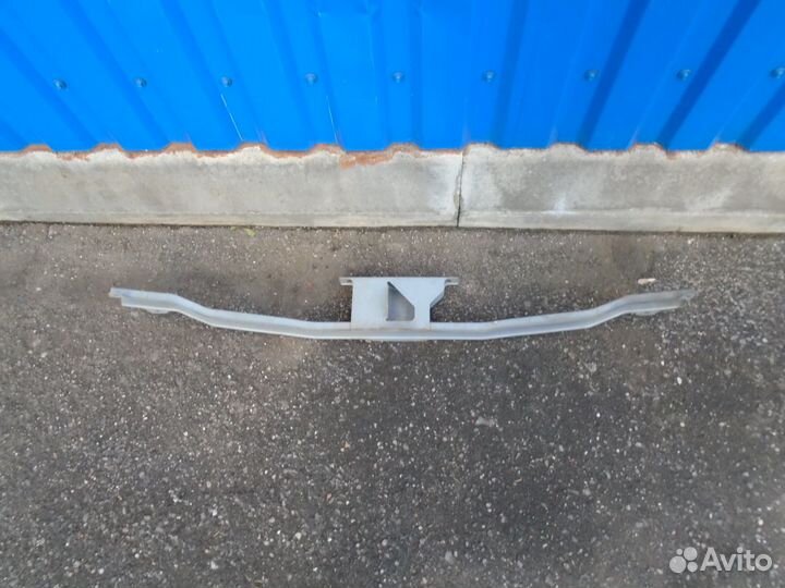 Nissan 62290-AU330 Усилитель бампера верхний