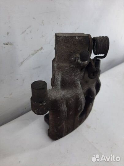 Суппорт тормозной задний правый Ford C-Max минивэн