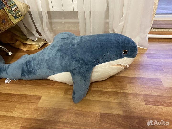 Большая мягкая игрушка акула