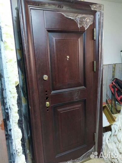 Дверь входная металлическая бу